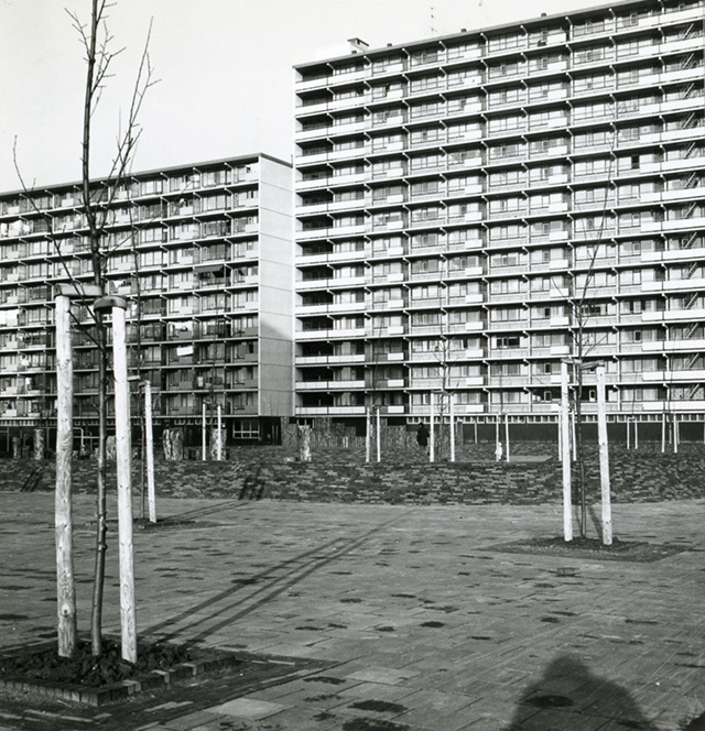 Flats in de Hoofdstedenbuurt (Holy-Noord) in 1971. Collectie Stadsarchief Vlaardingen, T705-048-1.