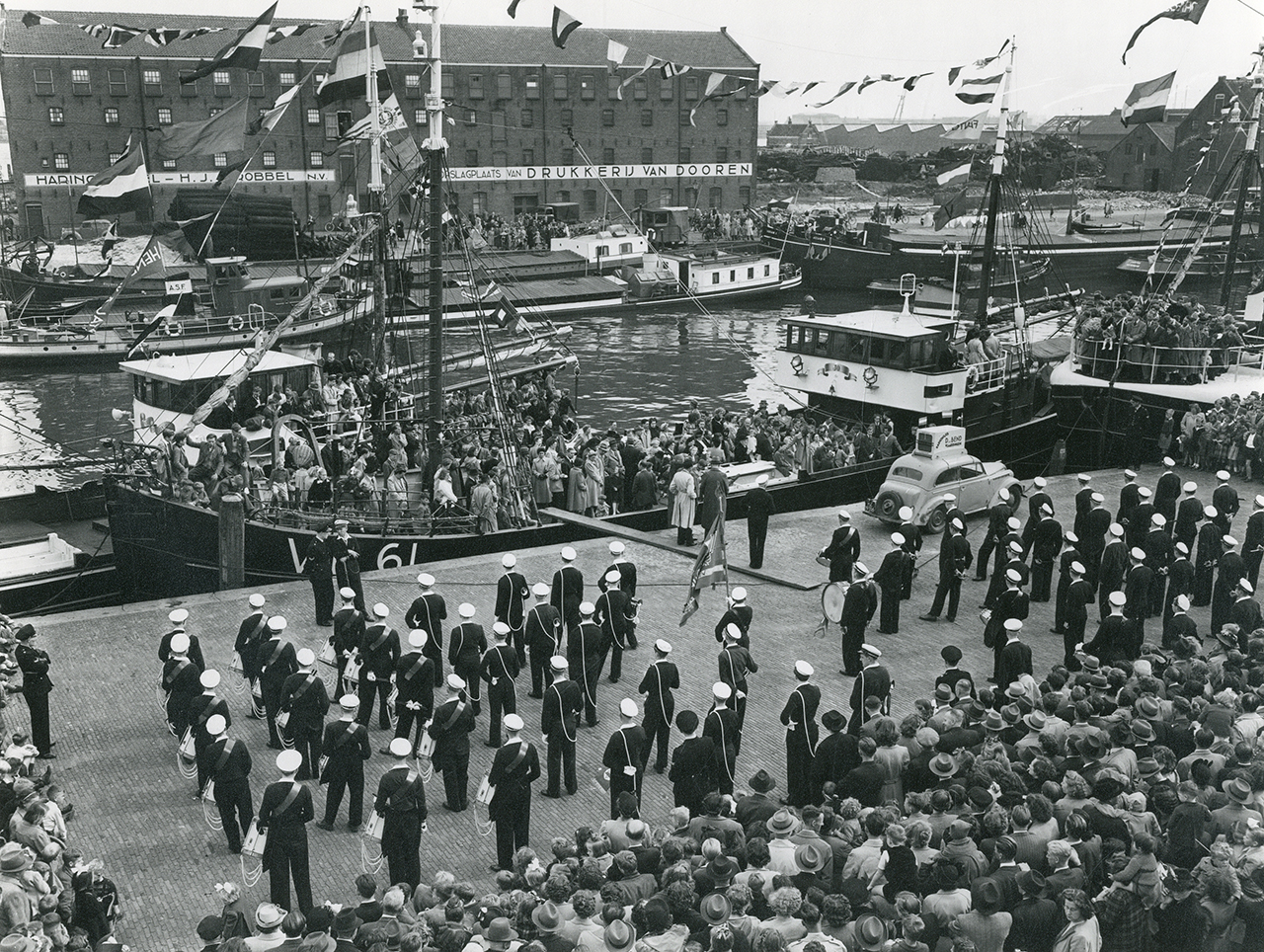 Vlaggetjesdag 1950. Foto: Ronde. Collectie Stadsarchief Vlaardingen, VS1029.